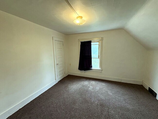 Building Photo - 1705 Bechel Pl NW