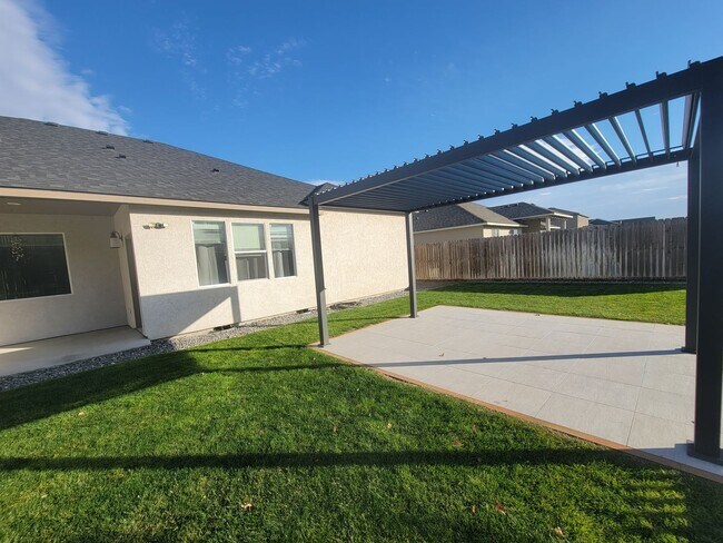 Building Photo - Stylish Single-Level Home in Pasco with Fi...