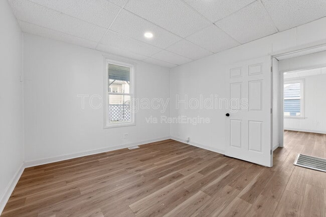 Building Photo - 604 Hart St