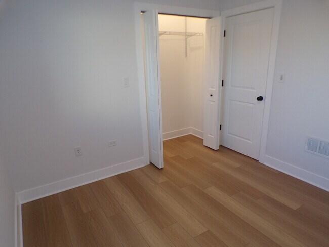 Building Photo - 33476 N Evergreen Dr