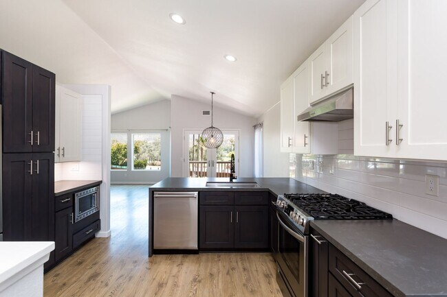 Building Photo - Modern Home in West Village of Singing Hills