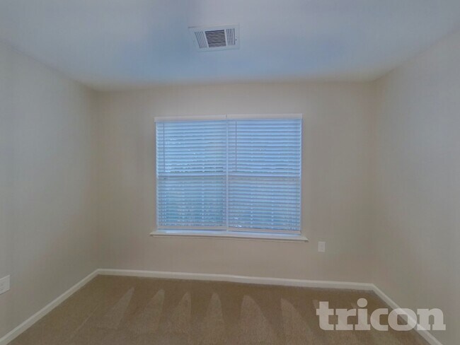 Building Photo - 2028 Stoney Pointe Cir