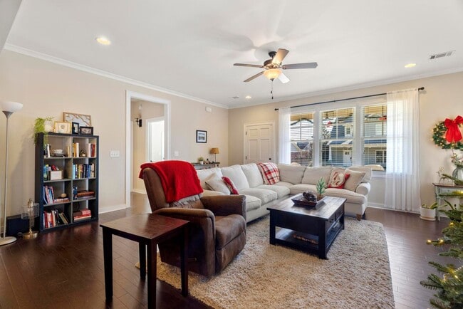 Building Photo - Beautiful 4Bed/3Bath Home M