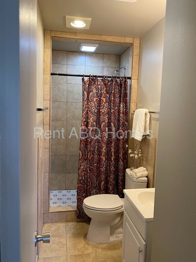 Building Photo - 3 Bed, 2 Bath Family Home in Highland School District