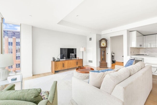 Building Photo - 135 Seaport Blvd