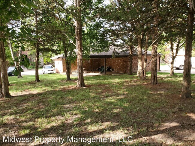 Building Photo - 3 br, 2.5 bath House - E 100-11 Green Mead...