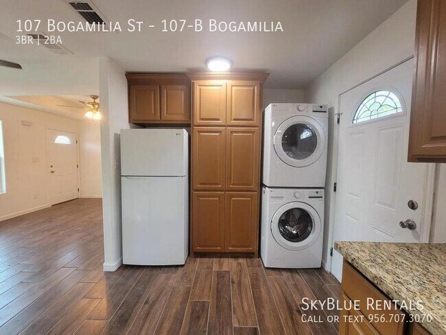 Building Photo - 107 Bogamilia St