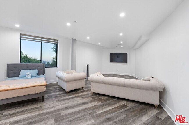 Building Photo - 6181 Temple Hill Dr