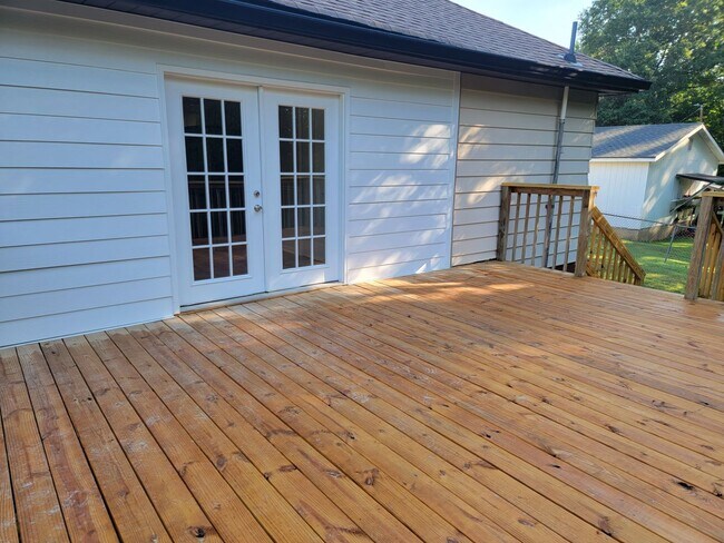 Building Photo - Complete remodeled 3 bedroom 1 1/2 bath home in Belmont!!