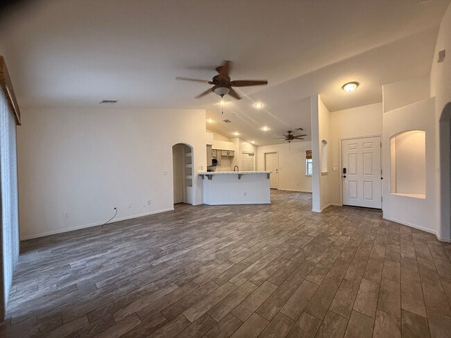 Building Photo - Beautifully Landscaped Home in Desert Foothills