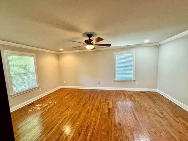 Building Photo - Home available in popular area
