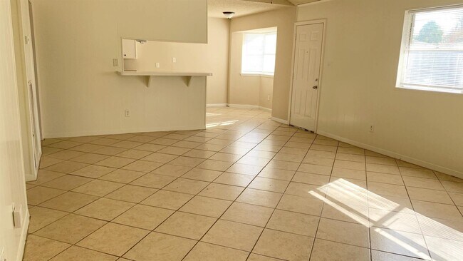 Building Photo - 6811 Winding Trace Dr