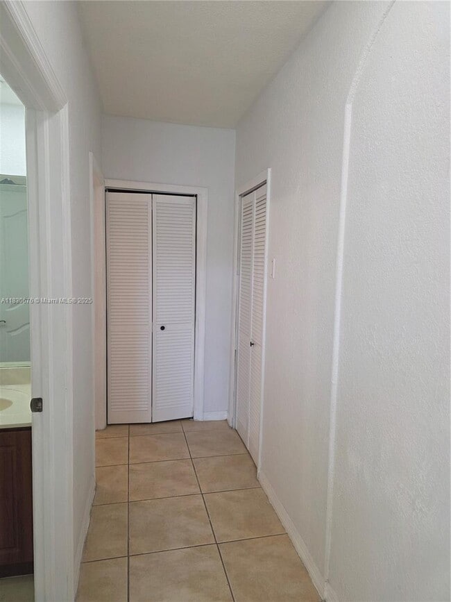 Building Photo - 16600 SW 45th St
