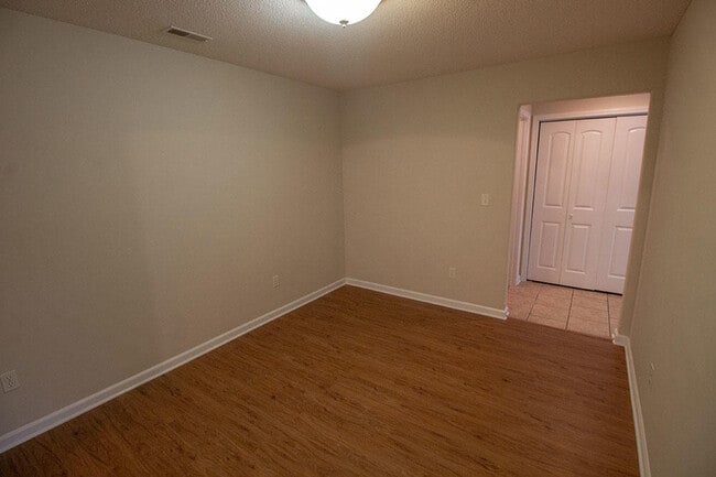 Building Photo - 7002 Madison Creek Dr
