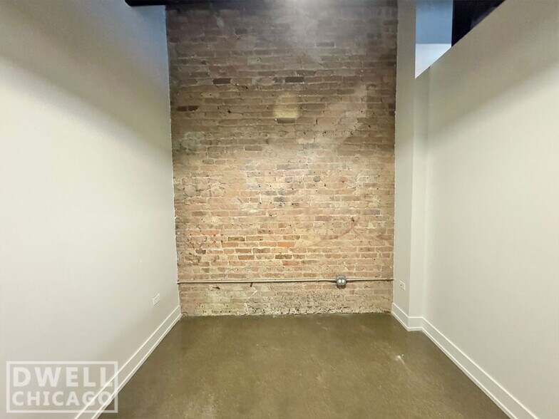 Building Photo - 1515 W 15th St