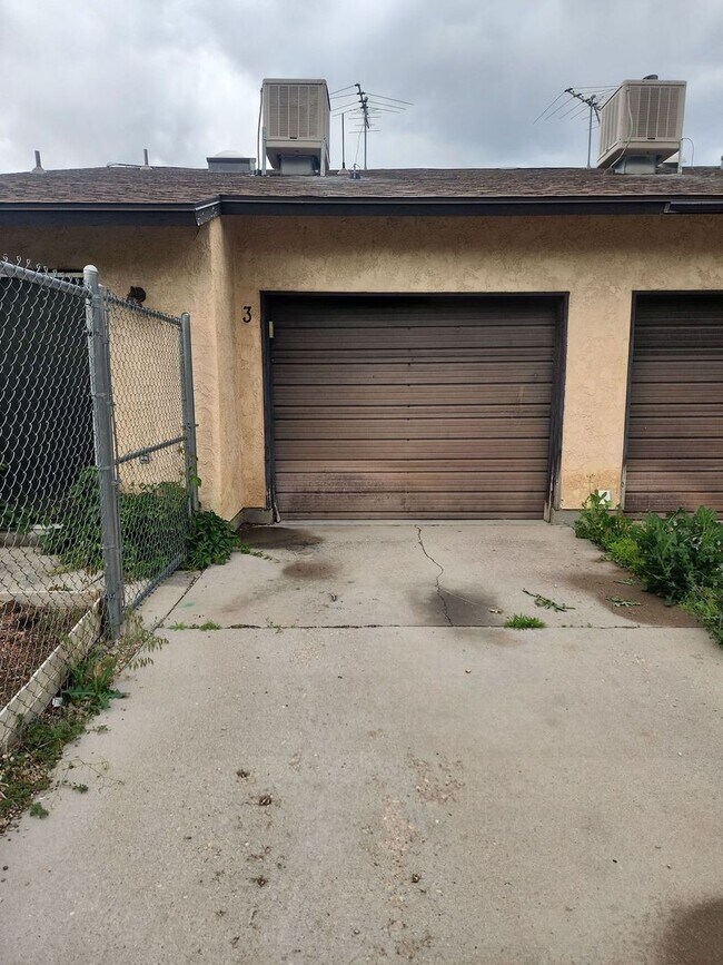 Building Photo - 171 College Way