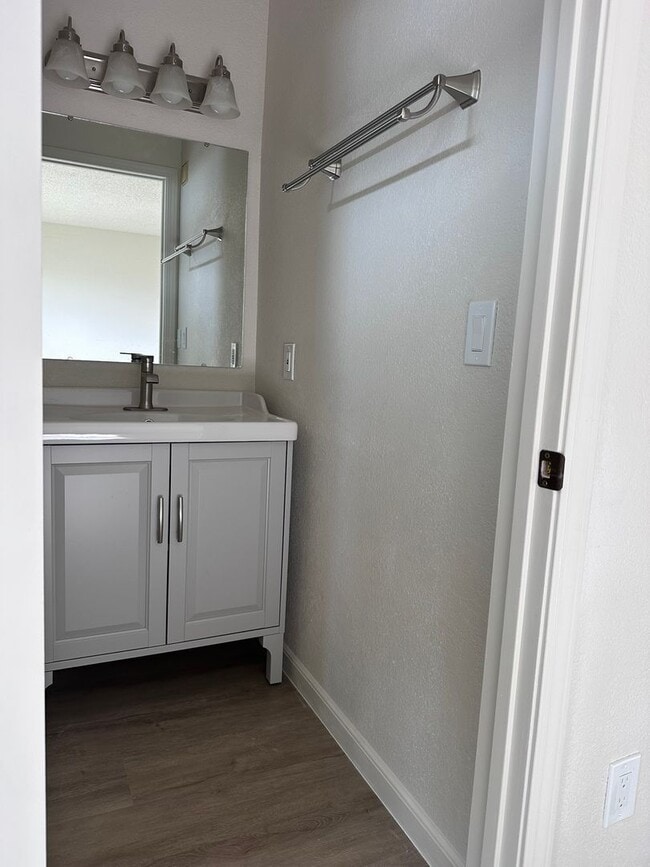 Building Photo - Excellent Florin Area 3bd/2bath home updat...