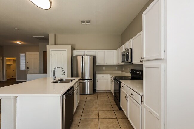 Building Photo - 13587 W Tara Ln