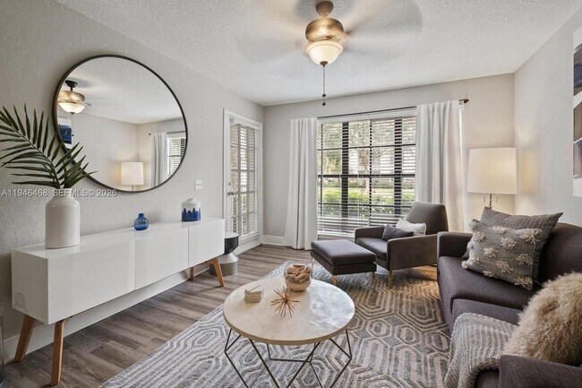 Building Photo - 3101 Port Royale Blvd