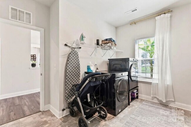 Building Photo - 11732 Glenwood Dr