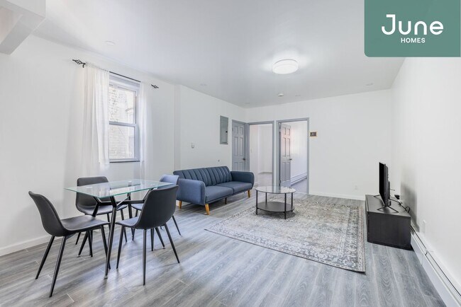 Building Photo - Queen room in 4-bed/2.0-bath Home