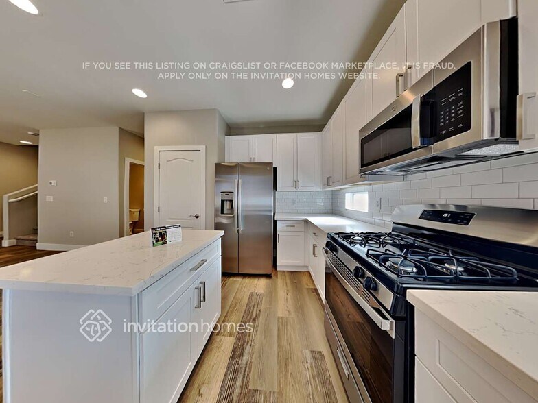 Building Photo - 731 Taliput Palm Pl