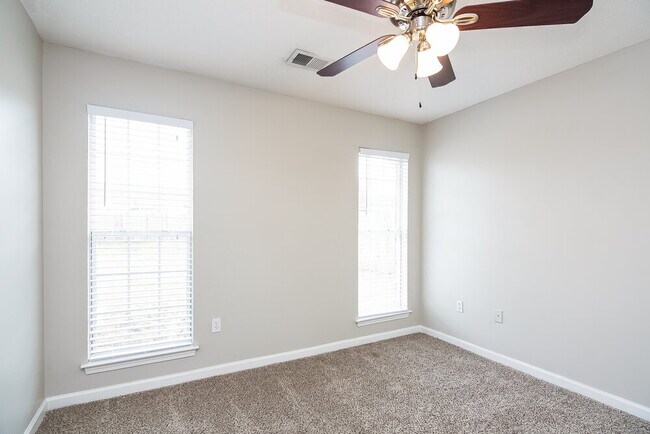 Building Photo - 748 Northwood West Cove