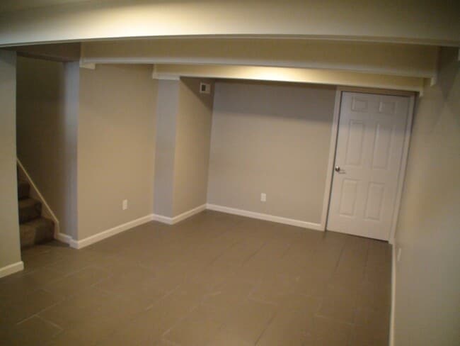 Building Photo - Charming Home Near Hessel Park