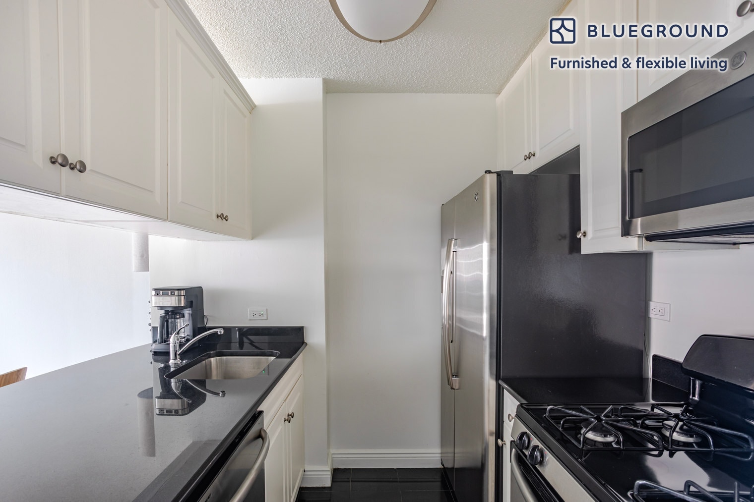Building Photo - 215 E 95th St