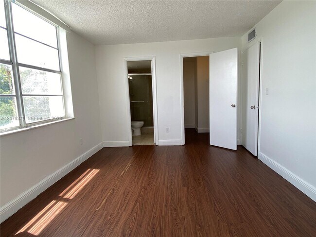 Building Photo - 488 NW 165th St