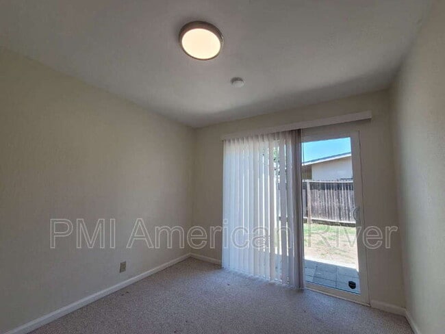 Building Photo - 881 Beardsley Dr