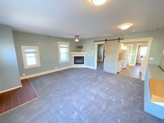 Building Photo - 1 Bedroom Home Available Near Colorado Ave & S 10th St!