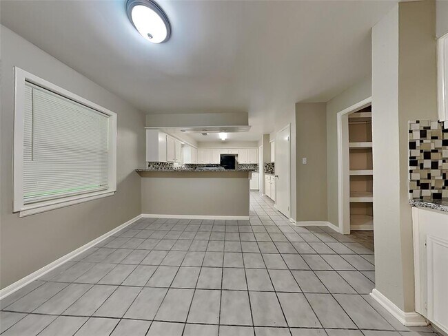 Building Photo - 29623 Raestone St