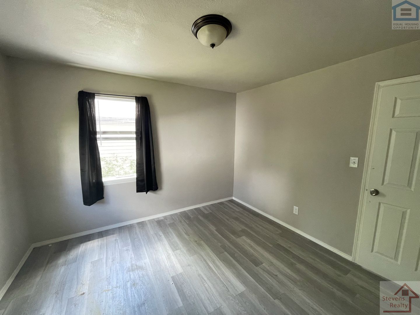 Building Photo - 1315 SW E Ave