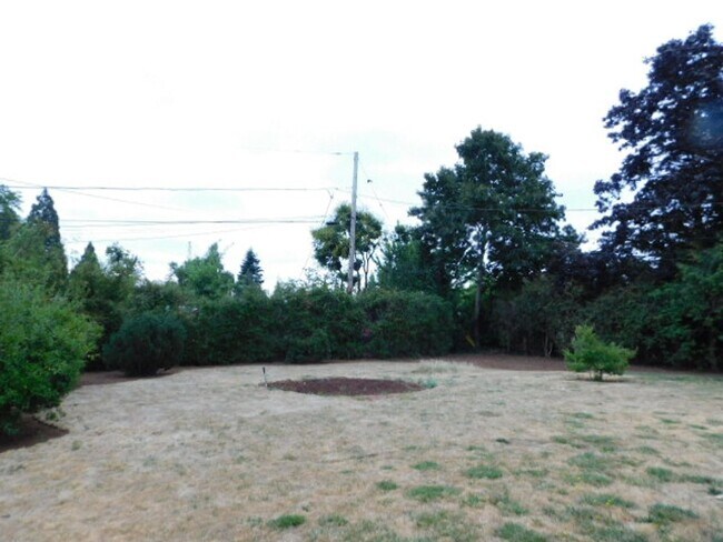 Building Photo - 3Bd/1.5Ba Single Story House - Available S...