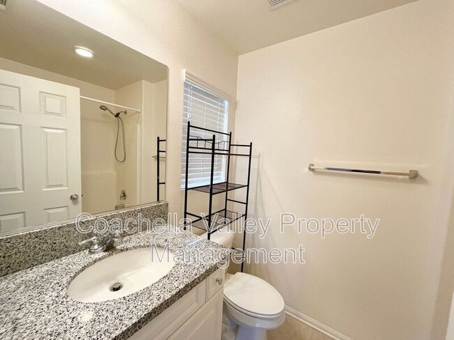 Building Photo - 532 Calle Vibrante