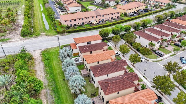 Building Photo - 101 NE 37th Pl