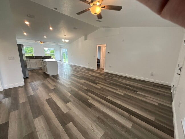 Building Photo - 500 dollars off firs month rent if move in by end of March!! .... Gorgeous Newer Custom Built Home