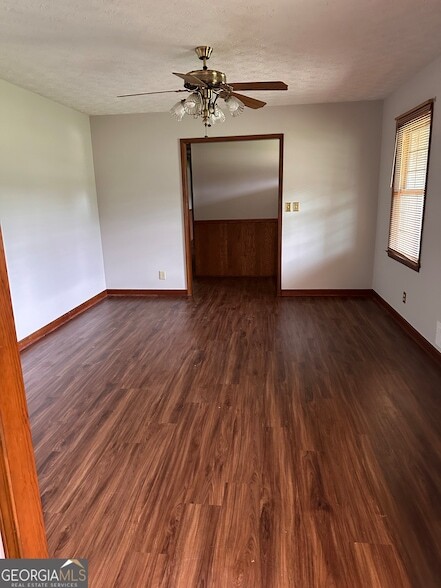 Building Photo - 145 Redwood Cir