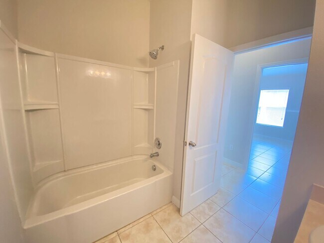 Building Photo - Gated Community!  Carter Glen Community 3/...
