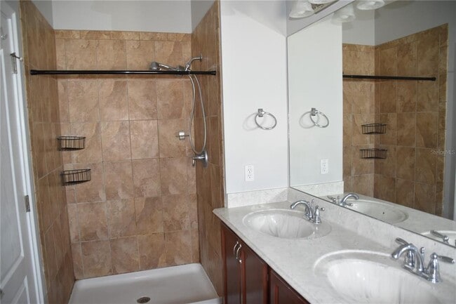 Building Photo - 12964 Emersondale Ave