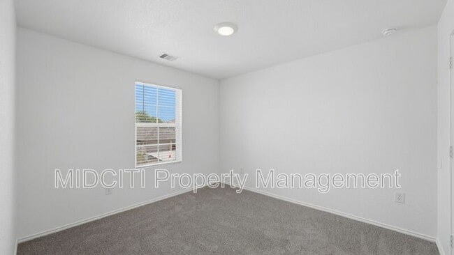 Building Photo - 255 Granary Dr