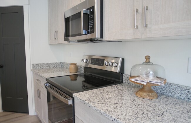 Building Photo - 421 E 200 N