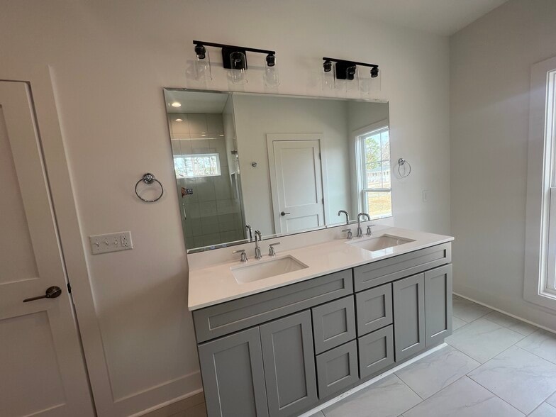 double vanities in Master - 132 Hargrove Dr