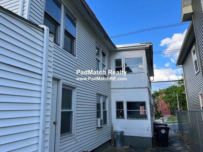 Building Photo - 65 Crystal St