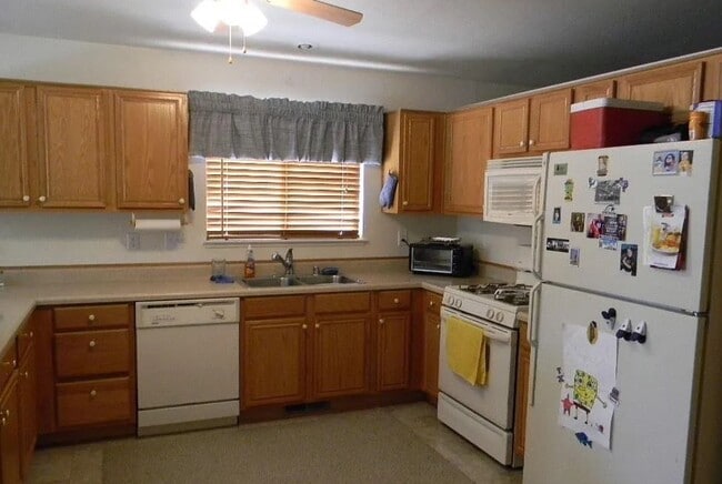 Building Photo - 17730 Fairfax Ct