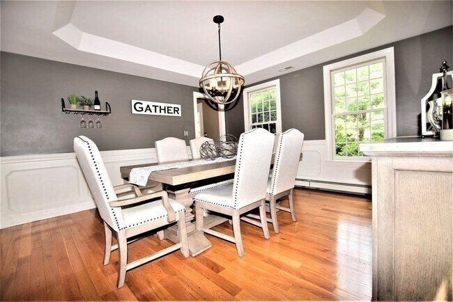 Building Photo - 398 Davis St