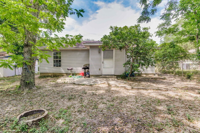 Building Photo - Move-in ready 3-bedroom, 1-bath cottage