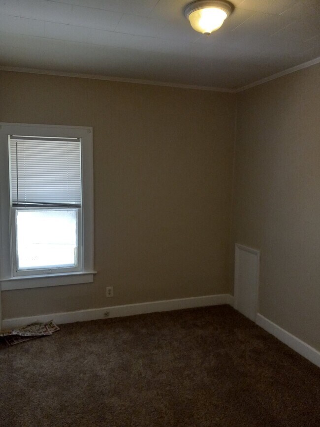 Building Photo - 641 Western Ave