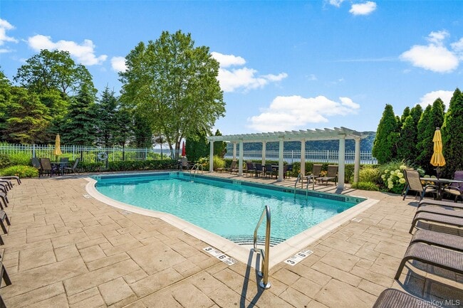 Building Photo - 402 Waterview Dr